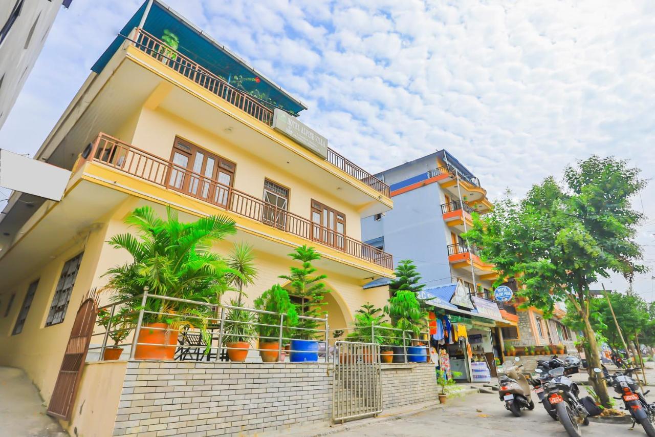Hotel Alpine Villa Покхара Экстерьер фото